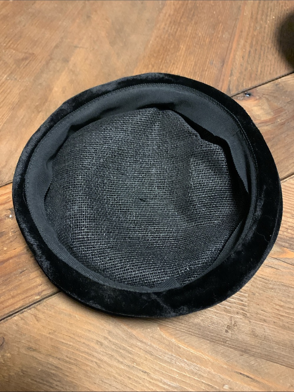 Vintage black velvet beaded hat - Picture 2 of 4